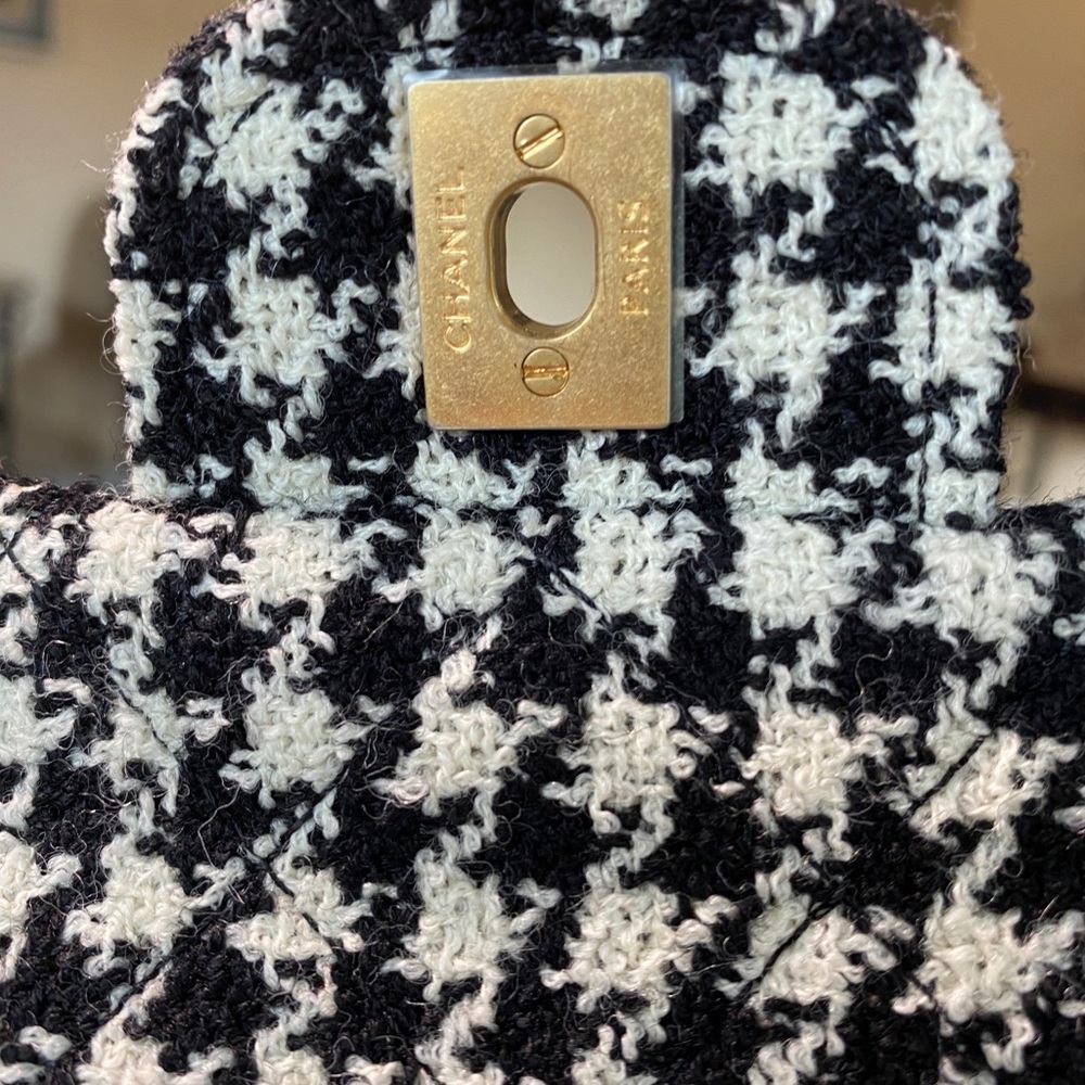 ‼️SOLD‼️Chanel River Tweed Crossbody Houndstooth - Picture 10 of 15